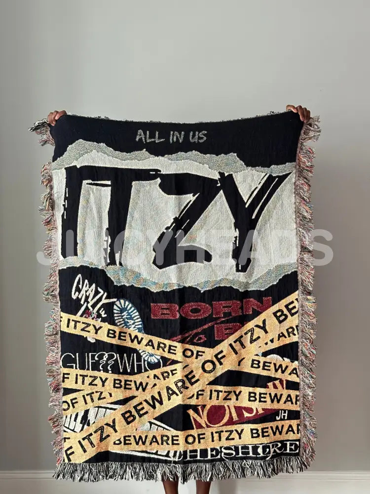 Itzy Woven Blanket *Pre - Order* Blankets