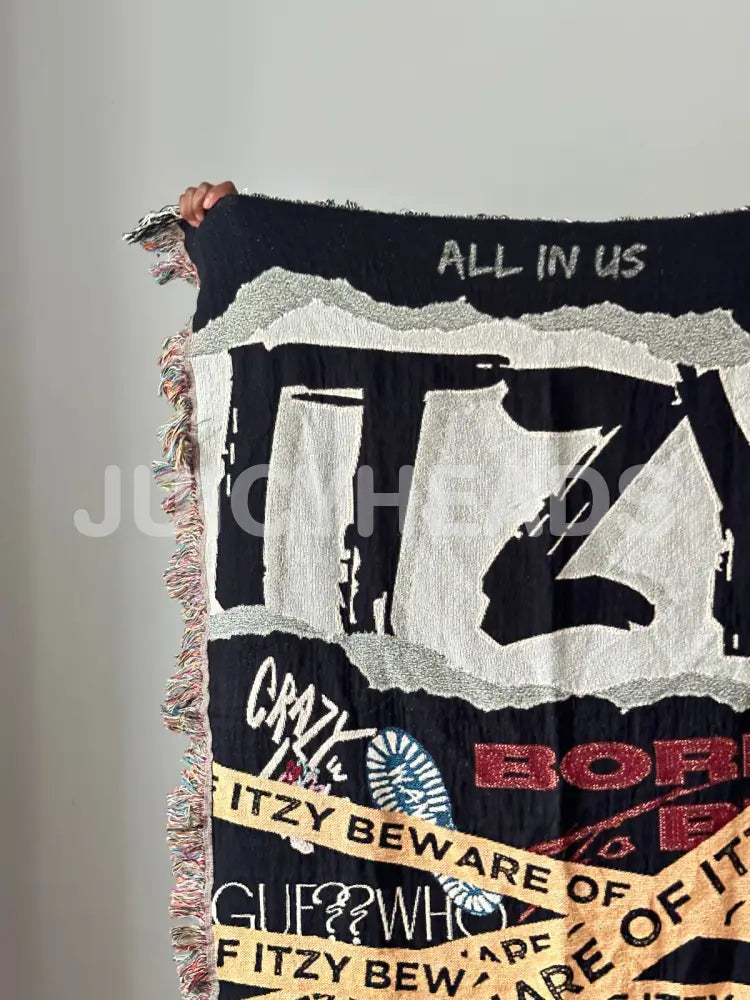Itzy Woven Blanket *Pre - Order* Blankets